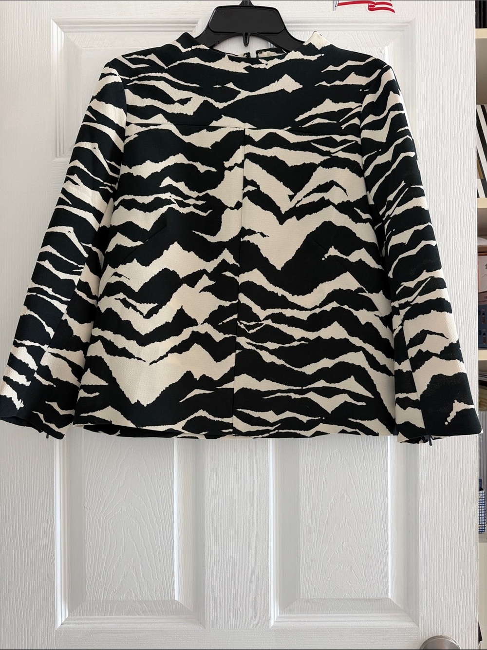 Whistles Graphic Zebra Print Top, long-sleeve
SZ: 8 Retail : $159
